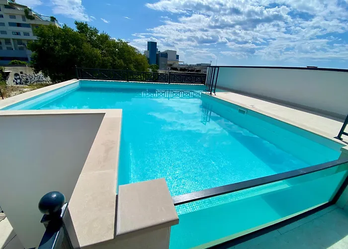 Luxury House Prestige سبليت